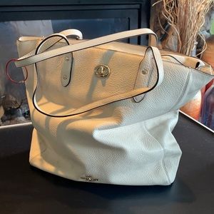 Coach cream shoulder bag. 16X13X3